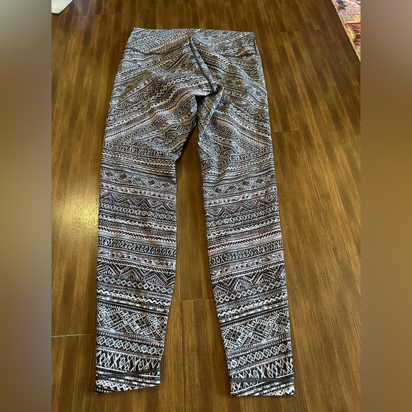 Lululemon Wunder Under High-Rise Tight Engineered Full-On Luxtreme 28"
W5BOKS
10 - Picture 6 of 9